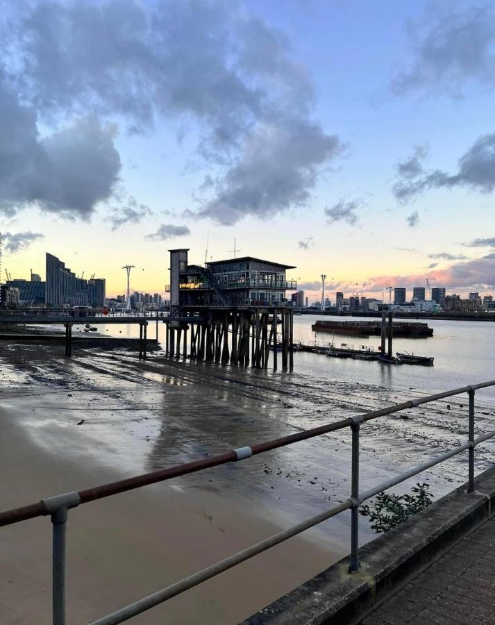 Large Double Room Overlooking The Thames London Exterior foto